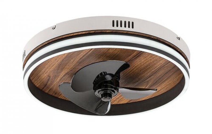 Stropní ventilátor s dřevěnou dekorací